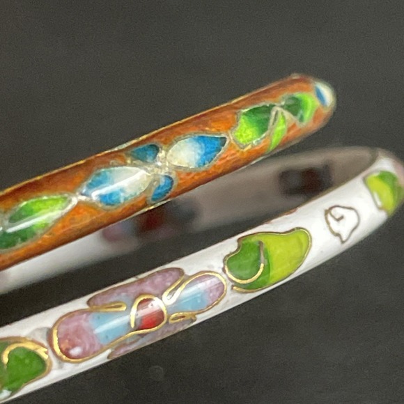 Vintage Jewelry - Vintage Cloisonne Floral Bangle Bracelet Set of 2 Enamel White Brown Gold Tone